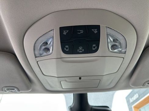 Used 2024 Chrysler Pacifica Touring-L FWD image 34