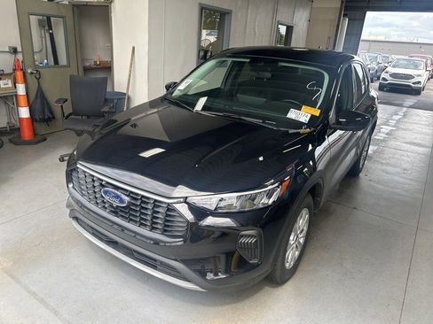 Used 2023 Ford Escape Active w/ Tech Pack #2 AWD/4WD image 2