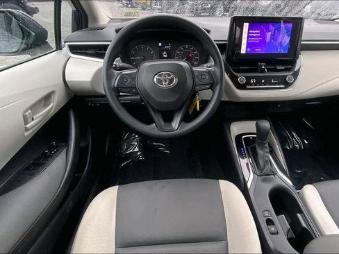 Used 2024 Toyota Corolla LE image 6