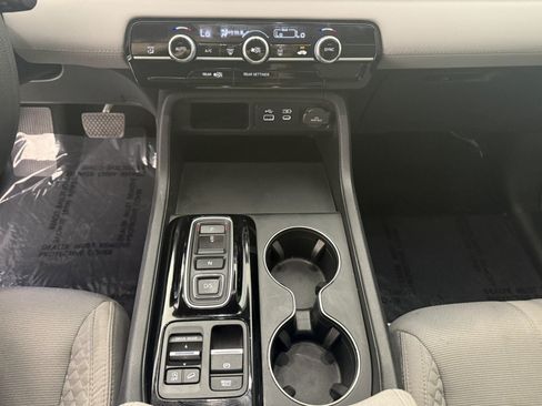 Used 2023 Honda Pilot LX image 19