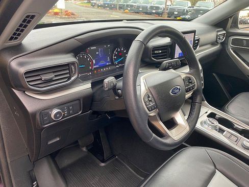 Certified 2022 Ford Explorer XLT w/ Equipment Group 202A image 25