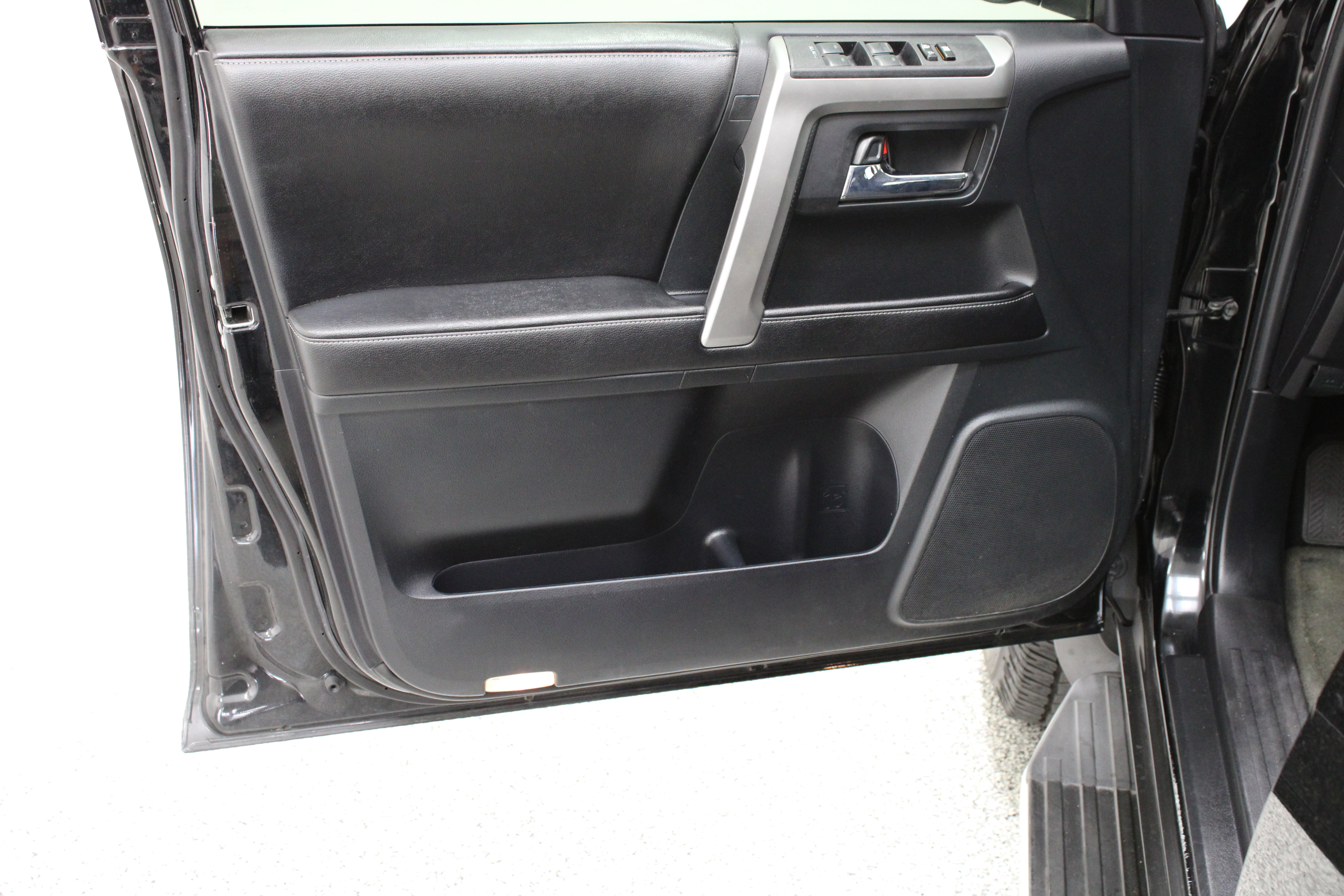 Used 2015 Toyota 4Runner SR5 RWD image 12