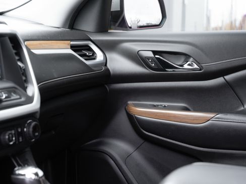 Used 2019 GMC Acadia SLE image 13