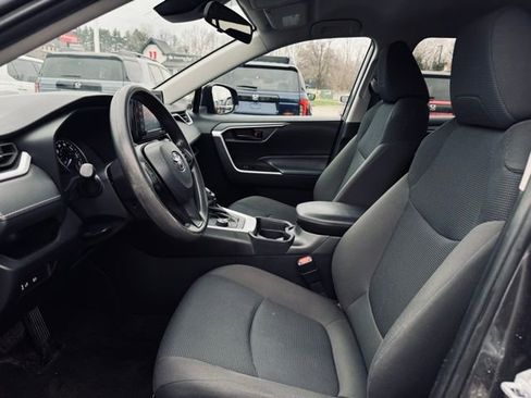 Used 2021 Toyota RAV4 LE image 16