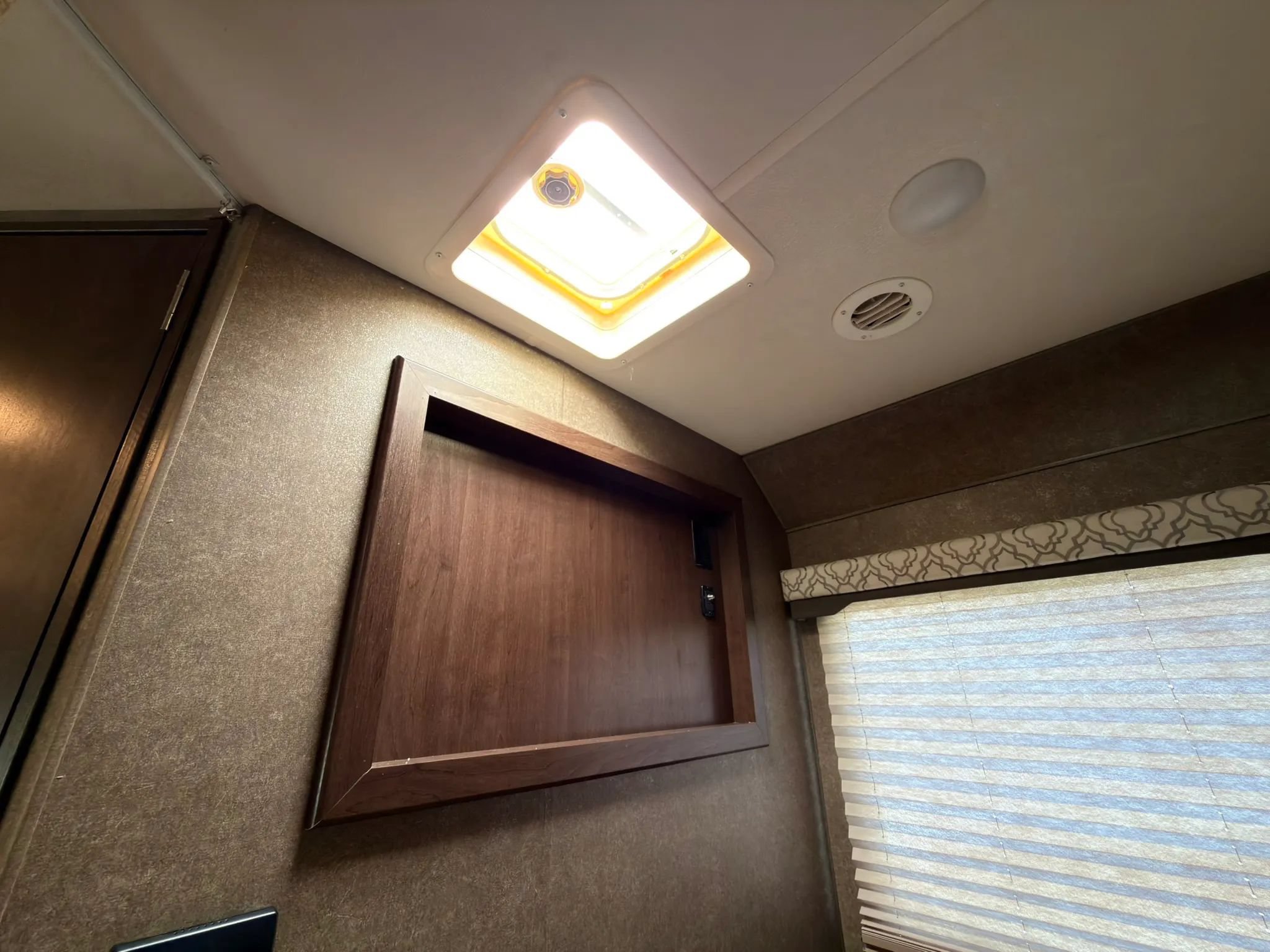 Used 2019 Ford E-350 and Econoline 350 Super Duty w/ Motorhome Prep Package RWD image 11