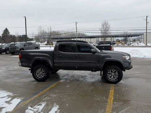 Used 2019 Toyota Tacoma SR5 image 5
