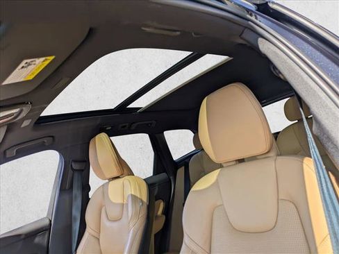 Used 2023 Volvo XC60 B5 Ultimate image 10