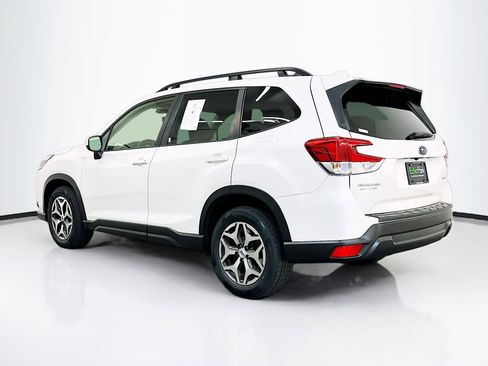 Used 2023 Subaru Forester Premium image 5