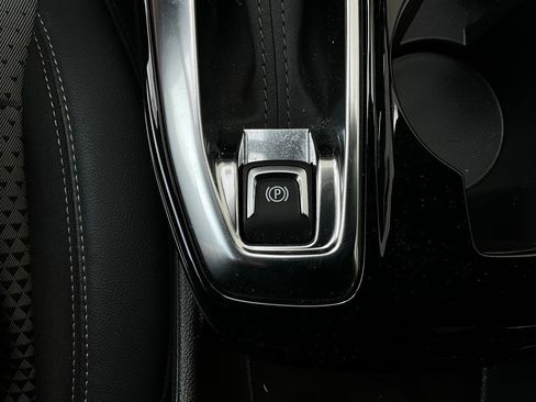 Used 2025 Chevrolet Trax LT image 21