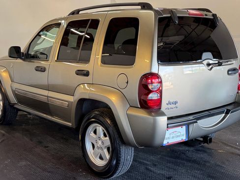 Used 2007 Jeep Liberty Sport image 7
