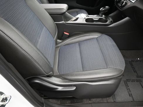 Used 2025 Buick Envista Preferred FWD image 37