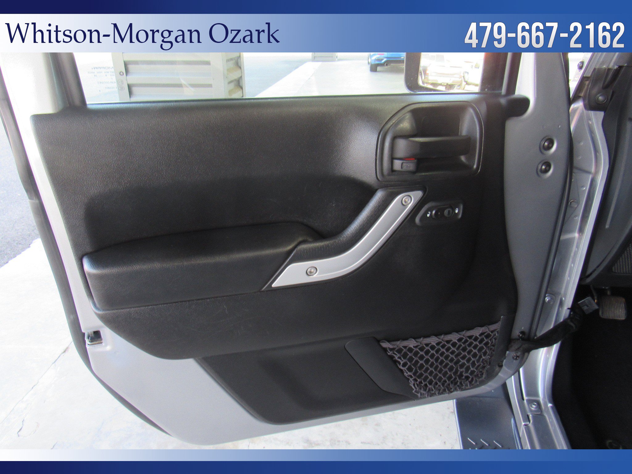 Used 2016 Jeep Wrangler Sahara w/ Connectivity Group AWD/4WD image 27