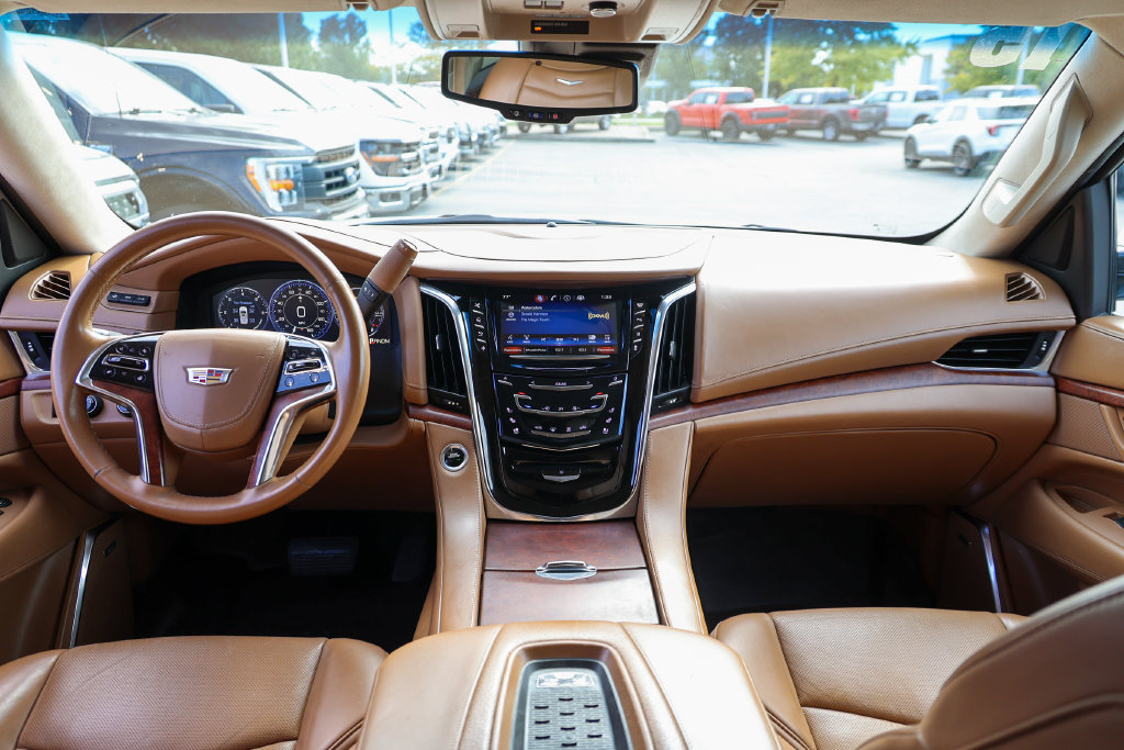 Used 2015 Cadillac Escalade Platinum AWD/4WD image 9