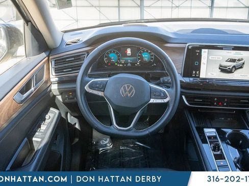 Used 2025 Volkswagen Atlas SE image 5