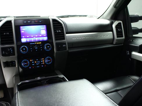 Used 2021 Ford F250 Lariat w/ Lariat Ultimate Package AWD/4WD image 19