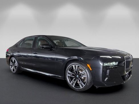 New 2026 BMW 760i xDrive w/ Luxury Rear Seating Package AWD/4WD image 1
