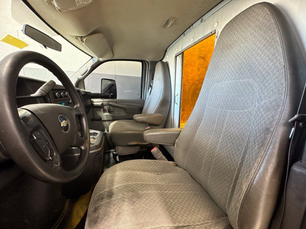 Used 2011 Chevrolet Express 3500 Extended RWD image 12