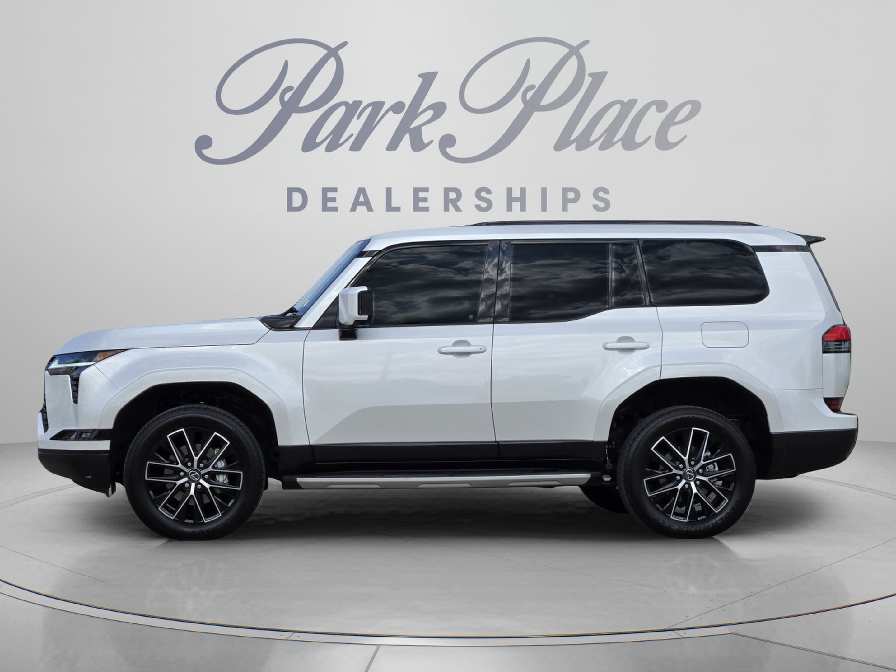 Certified 2026 Lexus GX 550 w/ Accessory Package (2T) AWD/4WD image 2