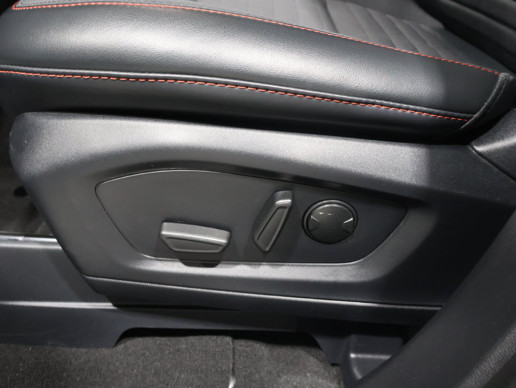 Used 2025 Ford Explorer ST-Line AWD/4WD image 9
