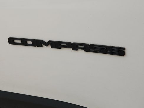 Used 2022 Jeep Compass Latitude image 8