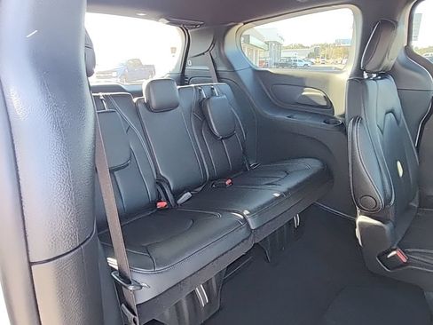 New 2026 Chrysler Pacifica Select FWD image 29