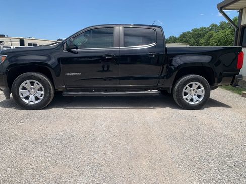 Used 2020 Chevrolet Colorado LT RWD image 2