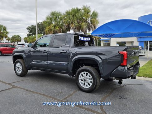 Used 2025 Toyota Tacoma SR5 image 3