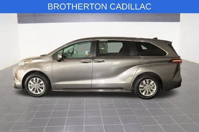 Used 2024 Toyota Sienna LE AWD/4WD image 2