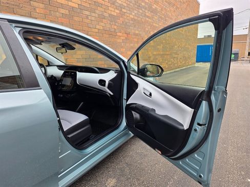 Used 2020 Toyota Prius LE image 20