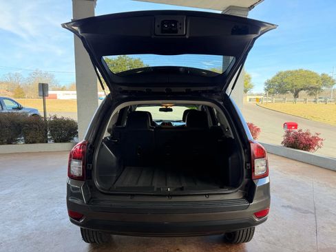 Used 2016 Jeep Compass Latitude image 20