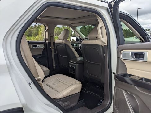 Used 2020 Ford Explorer Platinum w/ Premium Technology Package image 53