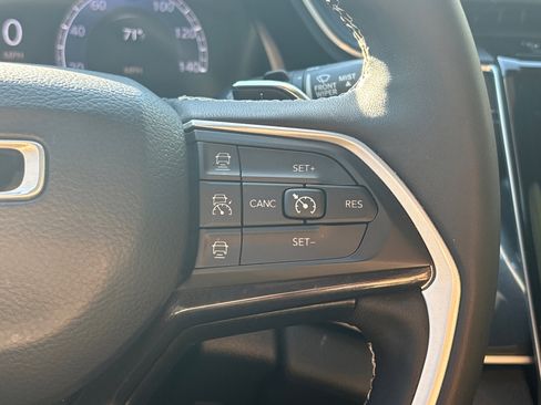 Used 2023 Jeep Grand Cherokee Altitude image 54