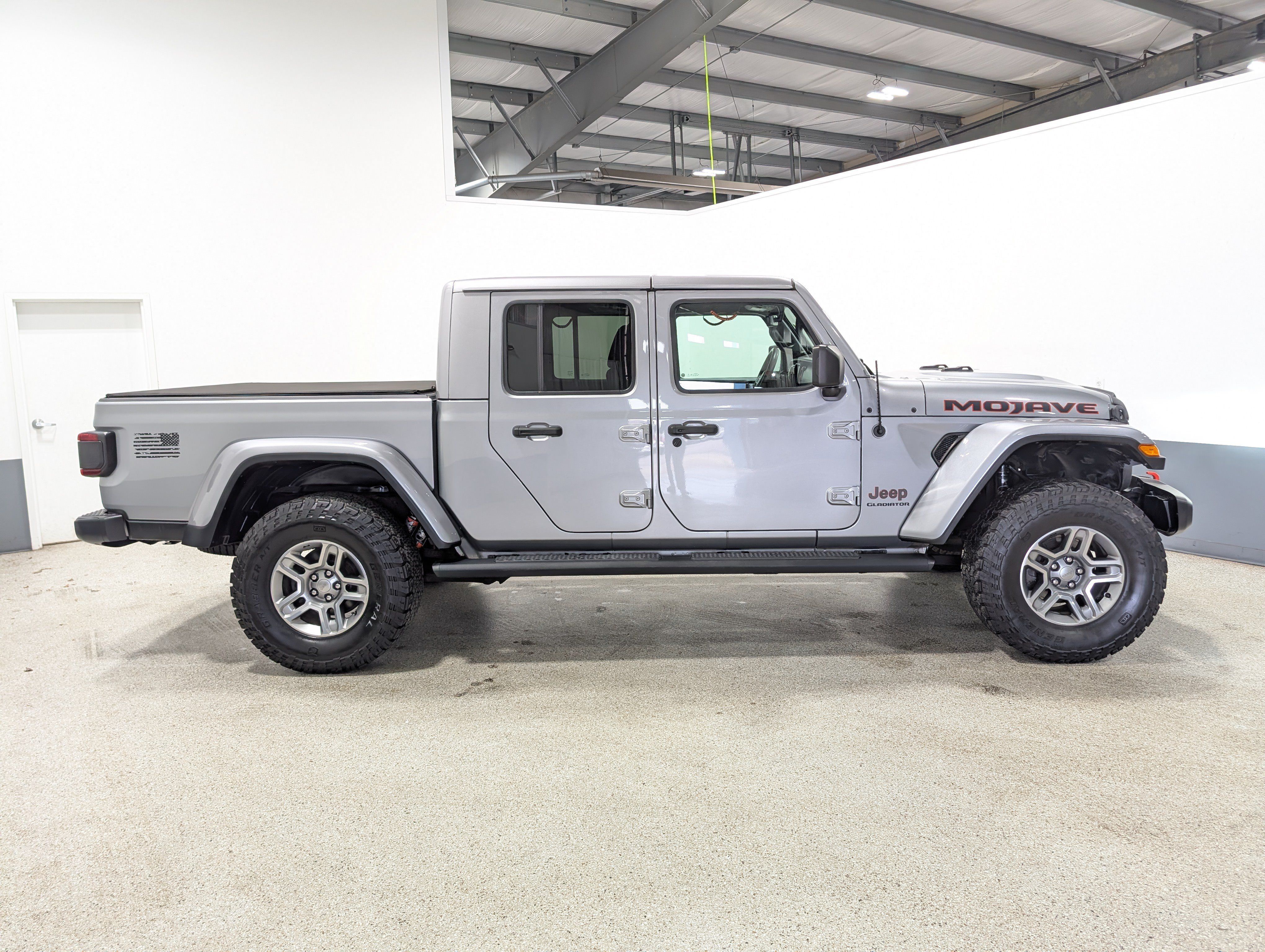 Used 2021 Jeep Gladiator Mojave AWD/4WD image 2