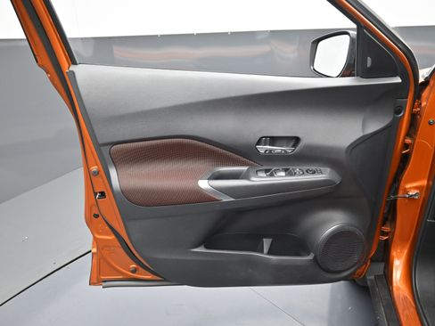 Used 2023 Nissan Kicks SR image 16