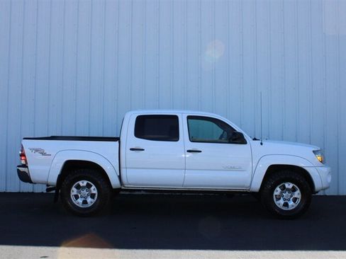 Used 2010 Toyota Tacoma 4x4 Double Cab image 3