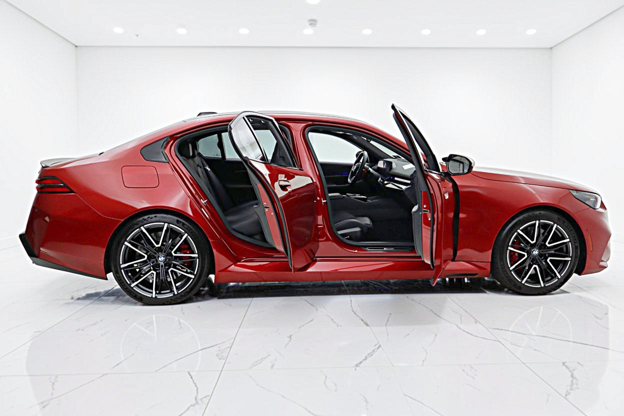 Used 2025 BMW M5 w/ Carbon Package AWD/4WD image 15