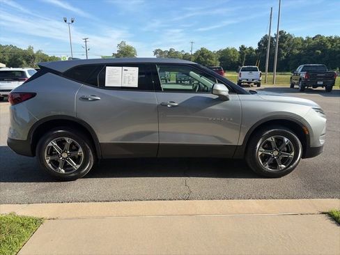 Used 2025 Chevrolet Blazer LT FWD image 6