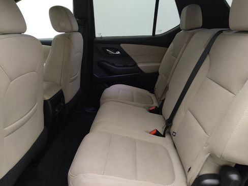 Used 2023 Chevrolet Traverse LS image 18