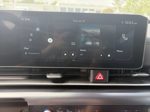 Used 2025 Kia Carnival FWD image 22