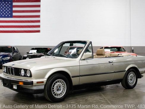 Used 1989 BMW 325i Convertible RWD image 1