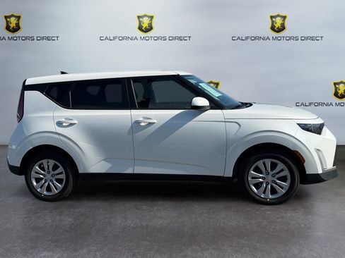 Used 2025 Kia Soul LX FWD image 3