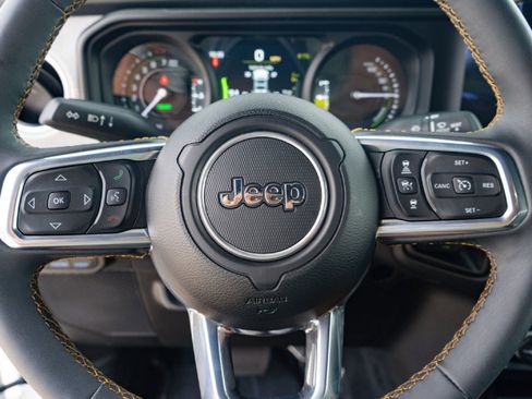 Used 2024 Jeep Wrangler Unlimited Sahara AWD/4WD image 10