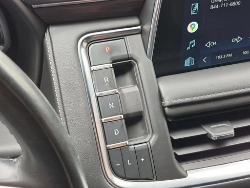 Used 2022 Chevrolet Suburban Z71 AWD/4WD image 13