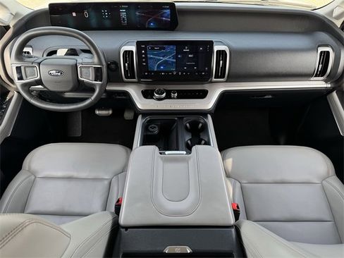 Used 2025 Ford Expedition Active image 9