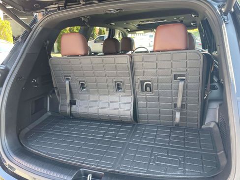 Used 2024 Kia Telluride EX w/ EX Captain's Chair Package FWD image 30