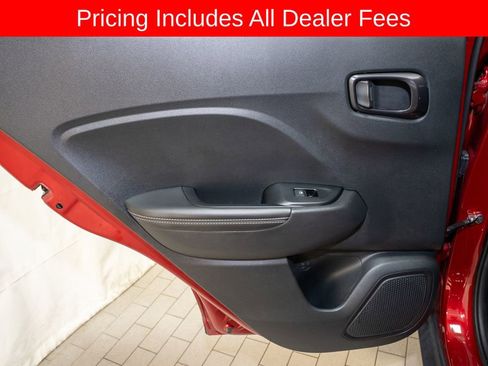 Used 2024 Hyundai Venue Limited FWD image 9