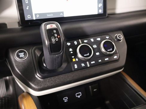 Used 2020 Land Rover Defender 110 HSE image 8