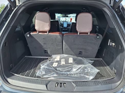 Used 2022 Ford Explorer Platinum w/ Equipment Group 601A RWD image 29