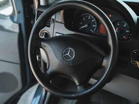 Used 2018 Mercedes-Benz Sprinter 2500 image 18