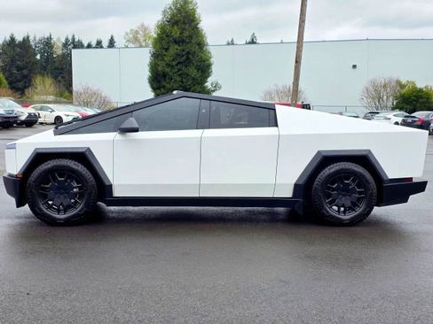 Used 2024 Tesla Cybertruck Cyberbeast AWD/4WD image 5